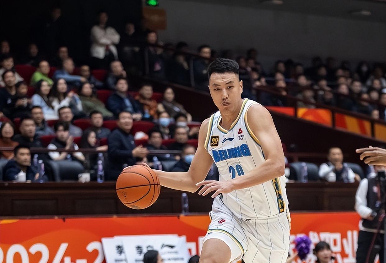 星空体育-山东男篮备战对抗福建队，全队精神抖擞的简单介绍