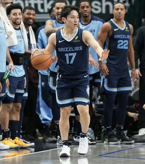 日本后卫河村勇辉跟公牛签下双向合同