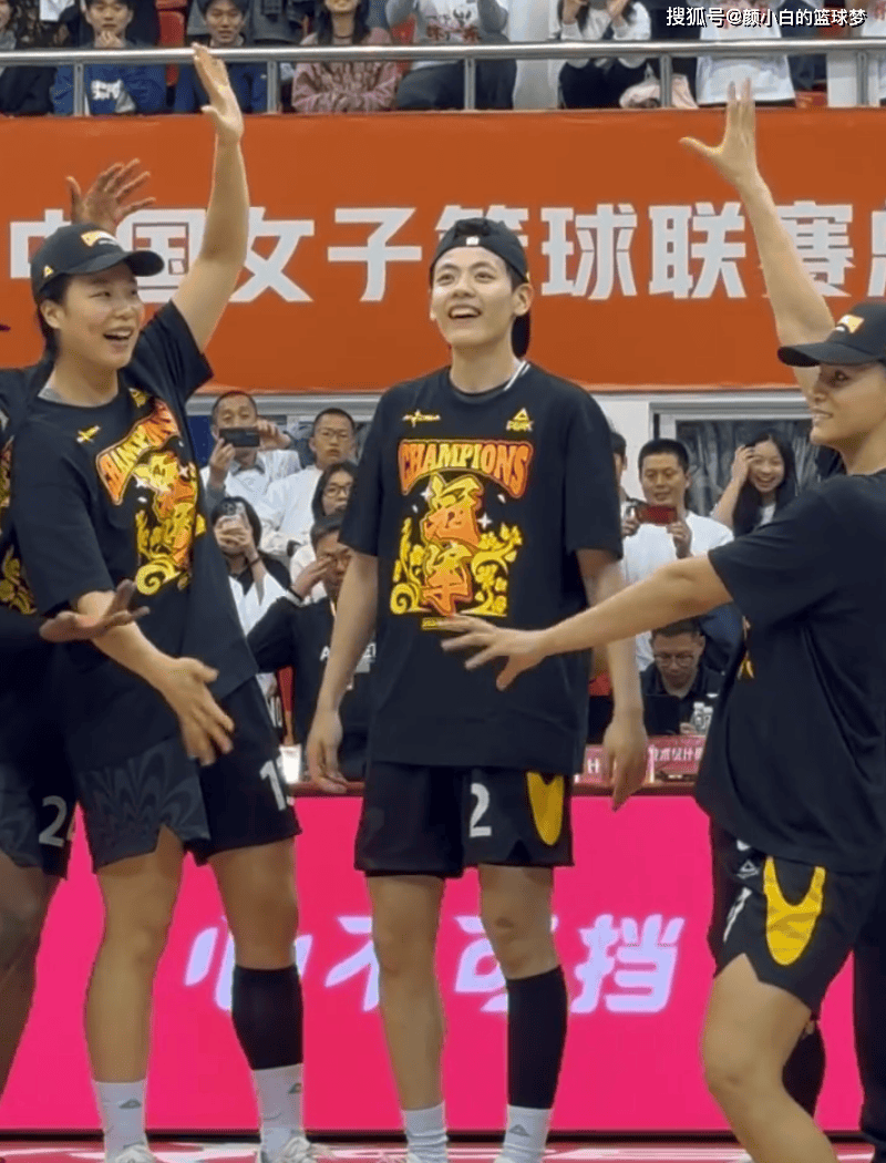 关于轻松！杨舒予16分钟得分上双王思雨7助攻盘活进攻的信息