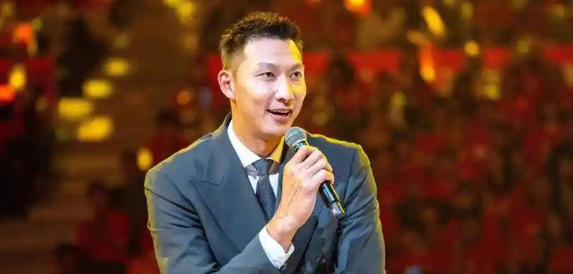 央视取消易建联专访引热议，球迷猜测和去年事件有关洗白